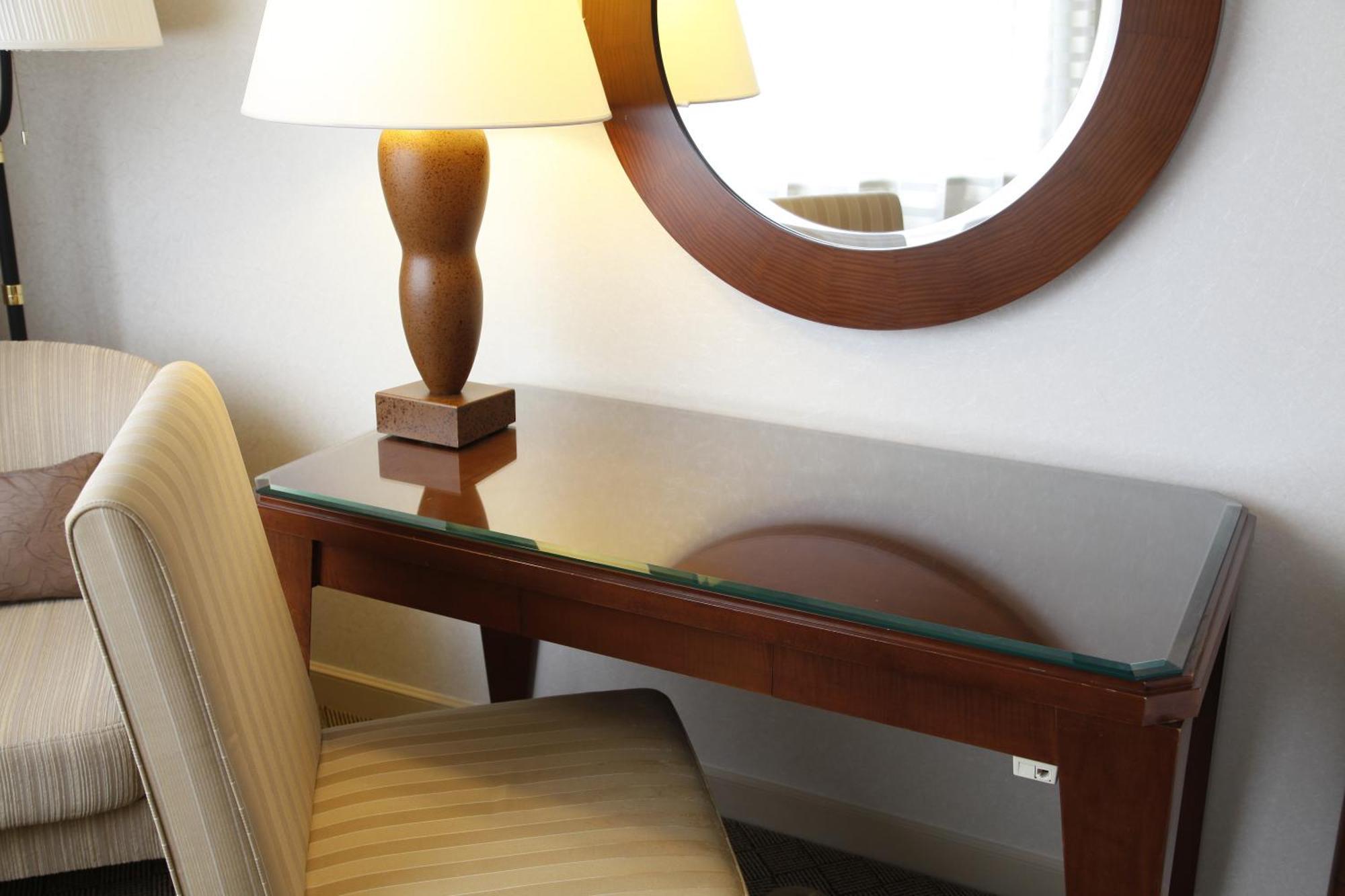 Miyako Hotel Gifu Nagaragawa Εξωτερικό φωτογραφία A table with a glass top